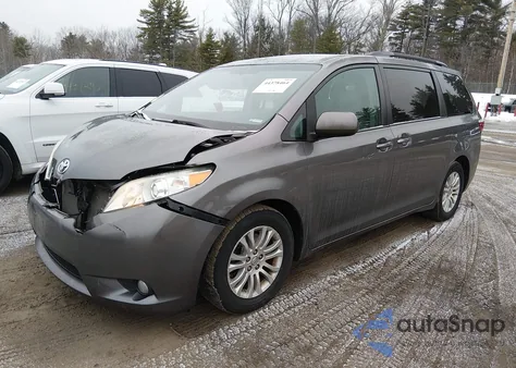 2016 Toyota Sienna Xle 8 Passenger z USA, uszkodzony, nr VIN 5TDYK3DC0GS765316